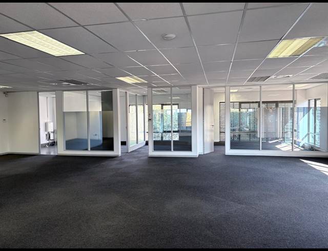 347M² OFFICE TO LET IN MAGALIESSIG